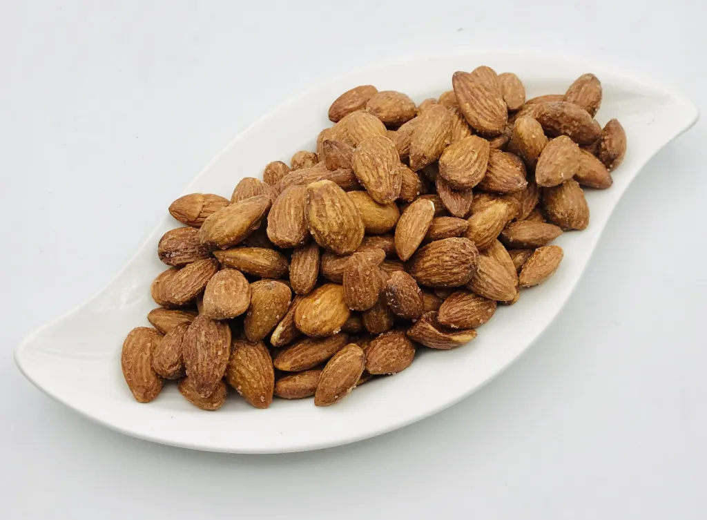مكسرات لوز امريكي محمص ومملح